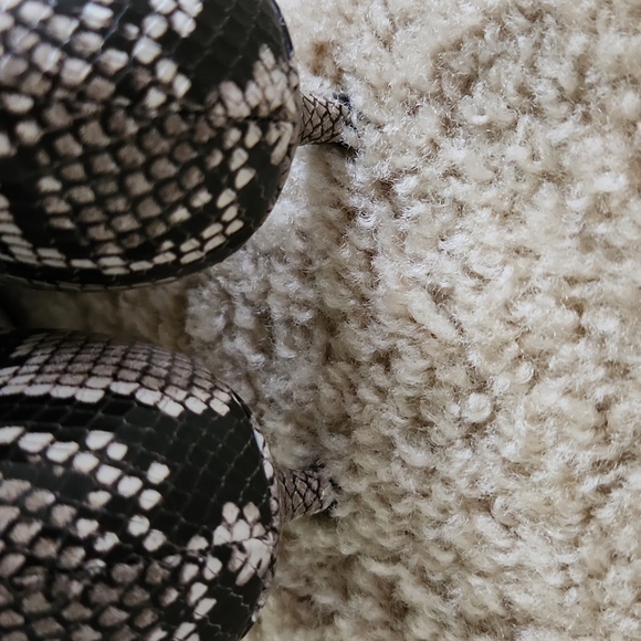 NWOT Talbots Iona Kitten Heel Bootie Size 6M - New - Picture 6 of 7